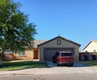 Building Photo - 4 BED IN IMPERIAL ! GREAT LOCATION APPLY NOW