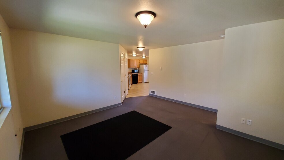 Building Photo - 2112 Yellowstone St