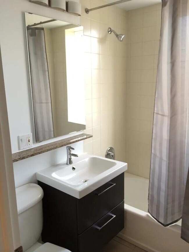 Building Photo - 4335 W Irving Park Rd