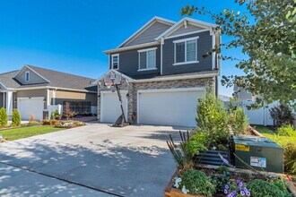 Building Photo - Upscale Home Available in Herriman