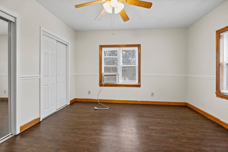 Building Photo - 2219 S Elm St