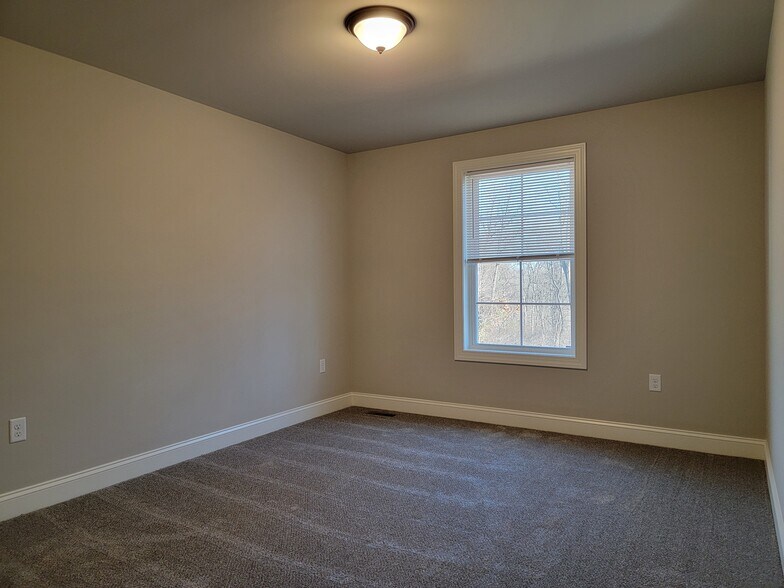 Building Photo - 105 Magnolia Dr