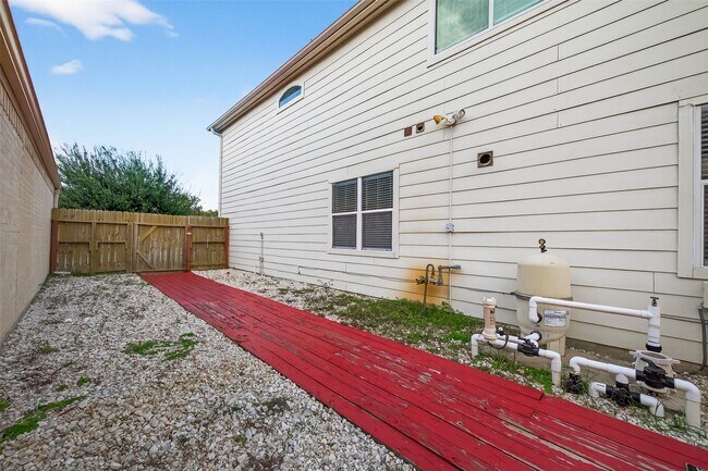 Building Photo - 12731 Heather Landing Ln