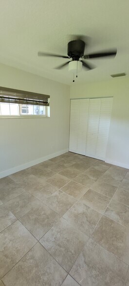 Building Photo - 571 Trade Winds Dr