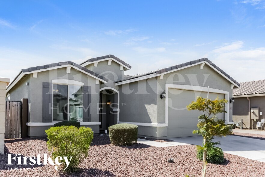 Building Photo - 2027 Kenton Way