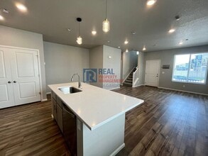 Building Photo - 9254 Henson Pl