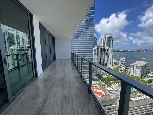 Building Photo - 1451 Brickell Ave