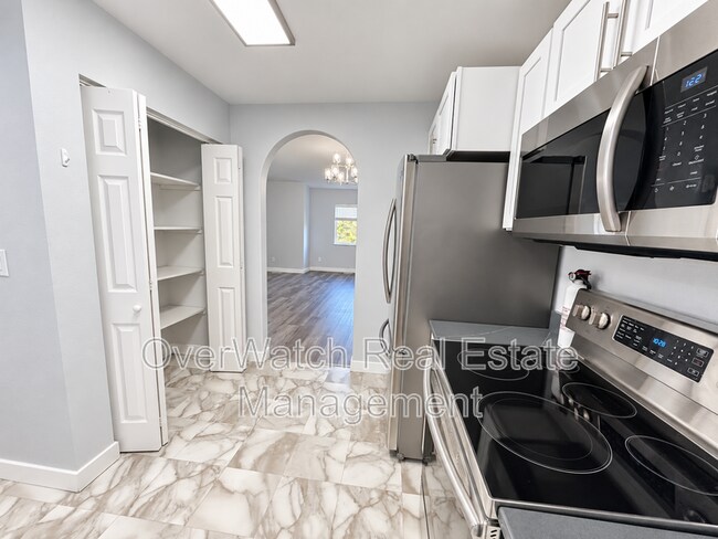 Building Photo - 4031 Lunar Dr