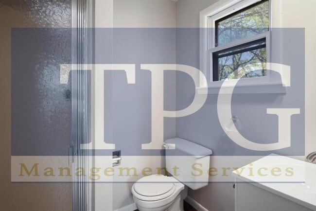 Building Photo - Newly Renovated, Pet Friendly Home in KCMO!