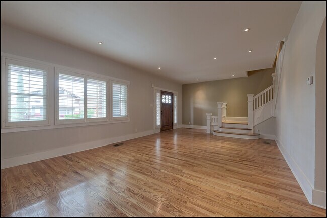 Building Photo - 1420 Hawthorne St