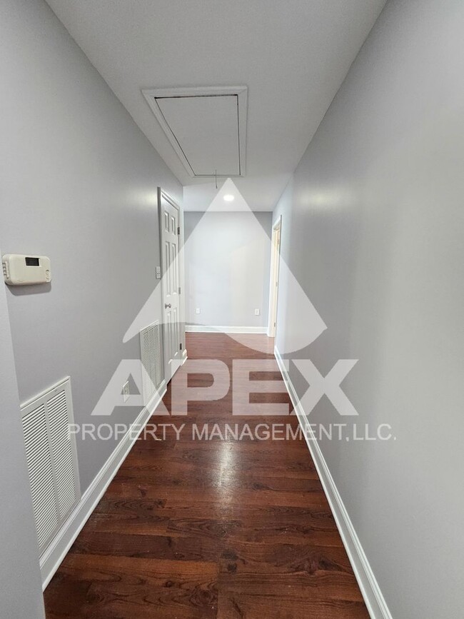 Building Photo - 3411/3413 Harvey Drive