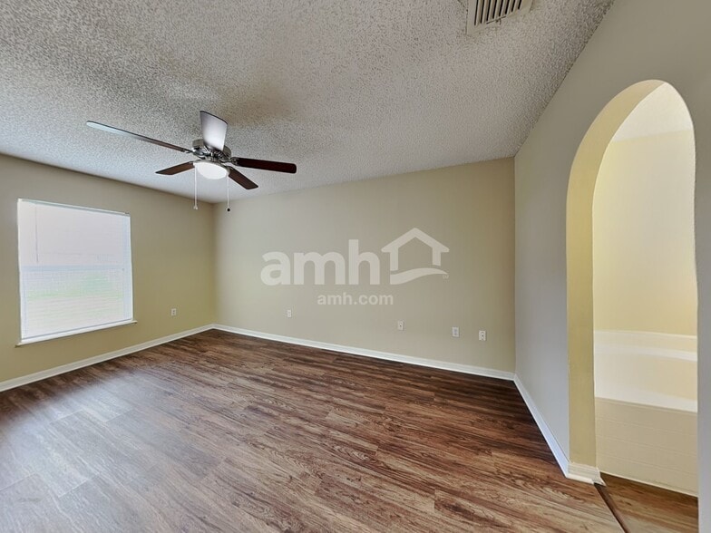 Building Photo - 2063 Corner Meadow Cir