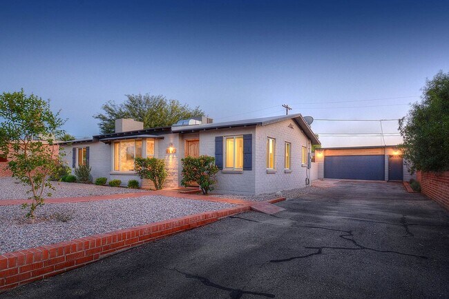 Building Photo - PRE-LEASE FOR AUGUST 2026 - Gorgeous home ...