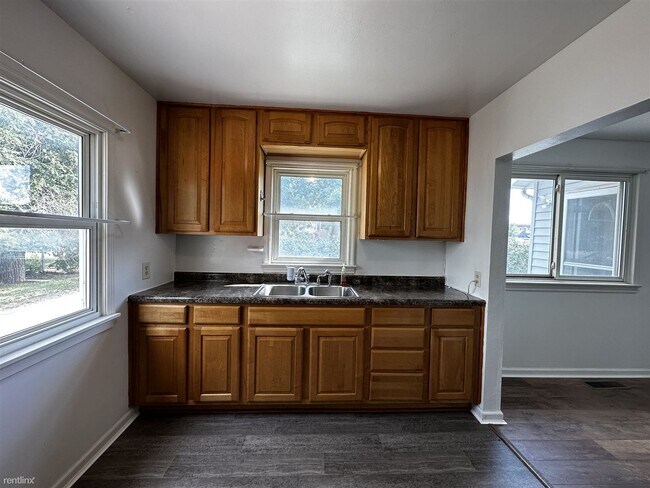 Building Photo - 2 br, 1 bath House - 2710 West Rapid Street