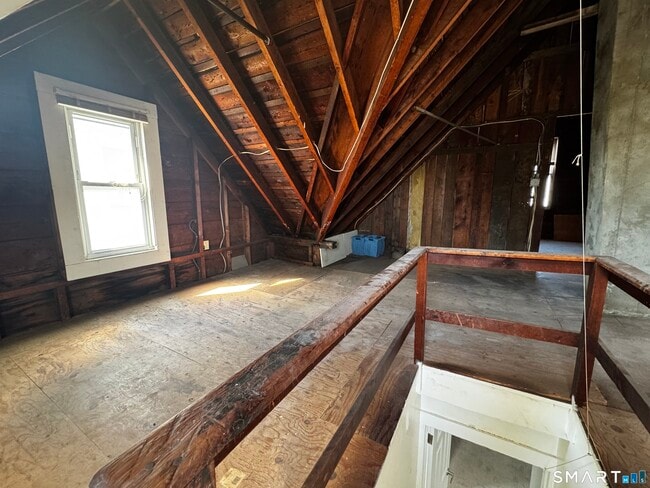 Building Photo - 10 Bayview Ave