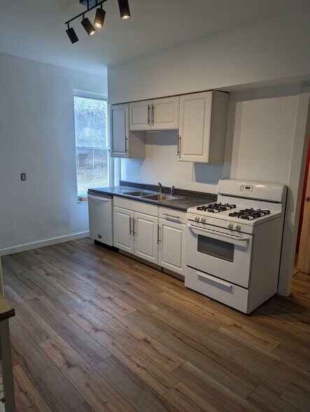 Primary Photo - 3205 Parkview Ave