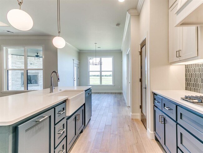 Building Photo - 13400 Sandoval Blvd