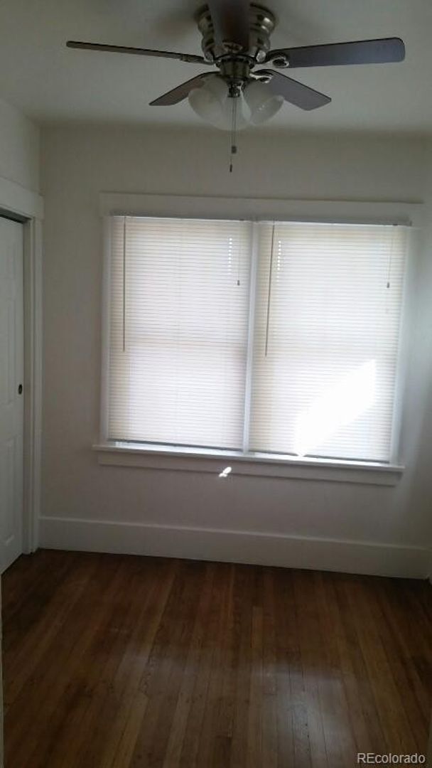 Building Photo - NICE 4-BEDROOM DUPLEX UNIT WITH GARAGE IN SUNNYSIDE! WATER, SEWER & TRASH INCLUDED!