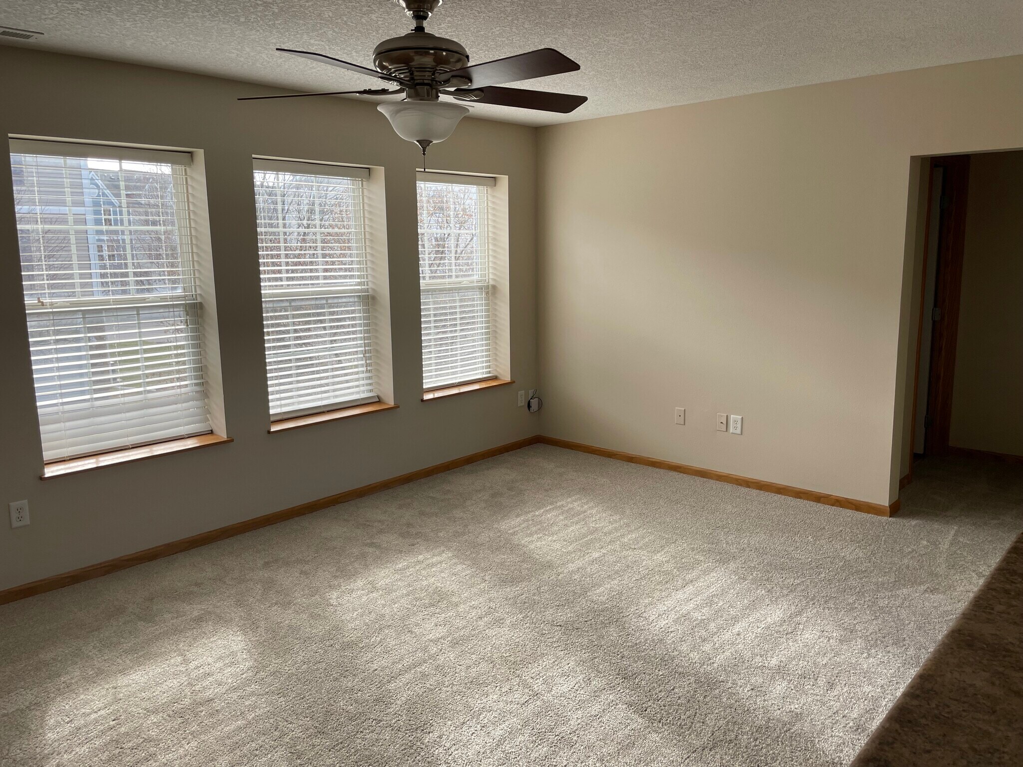 Building Photo - 386 NE Olivewood