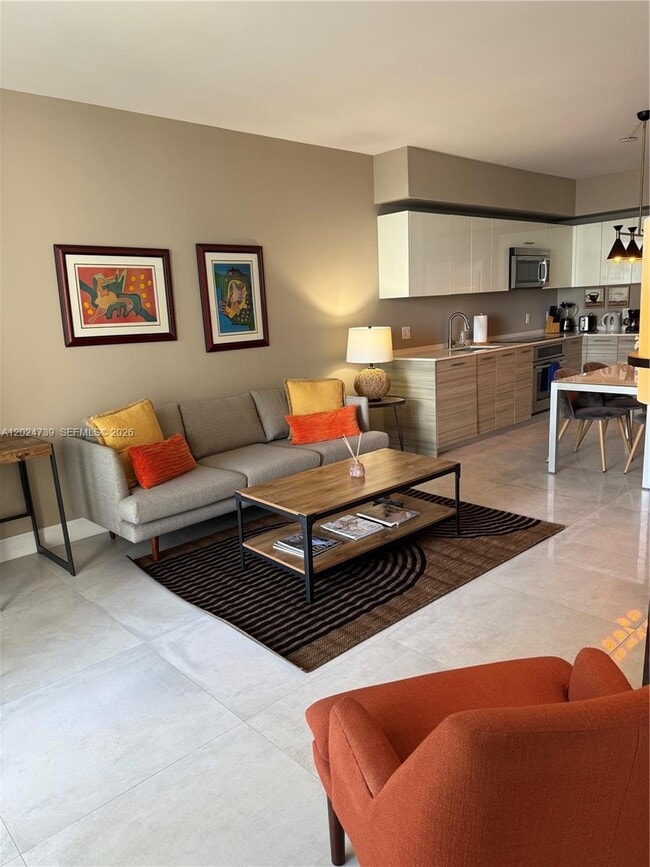 Building Photo - 1300 Brickell Bay Dr