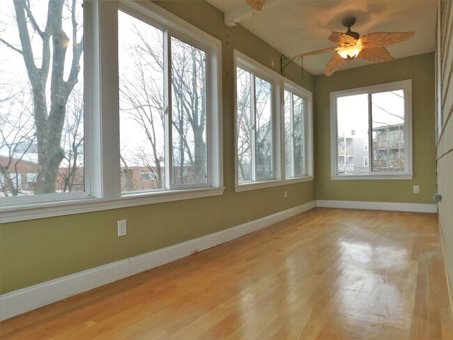 Building Photo - 17 Manley St