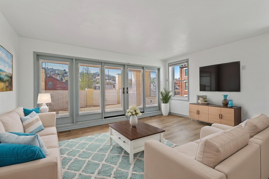Living Room - 2500 Sarah St