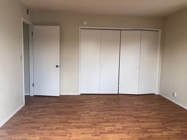 Building Photo - Pierpont Beach Home