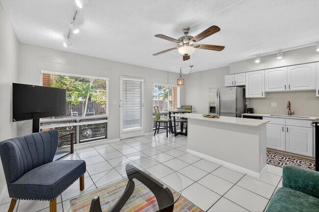 Building Photo - 2624 NE 30th Pl