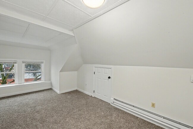 Building Photo - 7 Moraine St