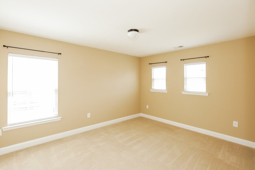 Building Photo - 4700 Kiddle Ln