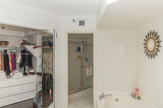 Building Photo - 3530 Mystic Pointe Dr