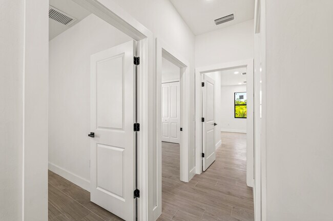 Building Photo - 3203 18th St W