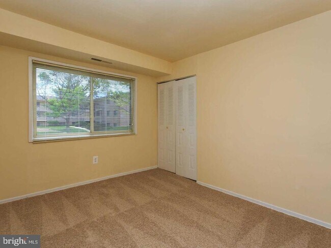 Building Photo - 3747 Donnell Dr