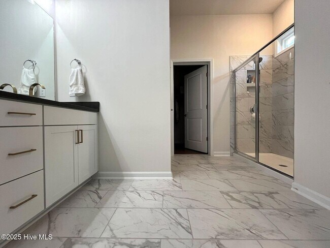 Building Photo - 742 Carnegie court