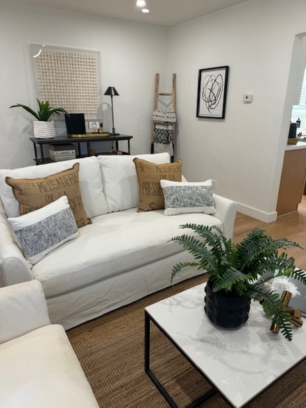 Building Photo - 9850 Springfield St