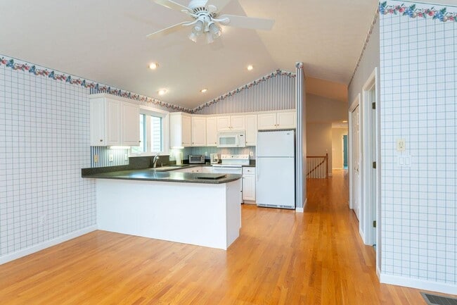 Building Photo - 23 Gleneagle Dr