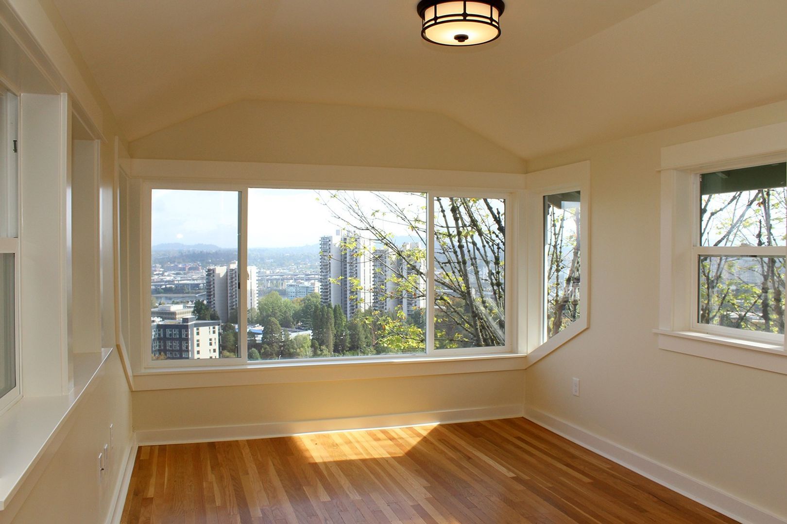 Building Photo - 2400 SW Hoffman Ave