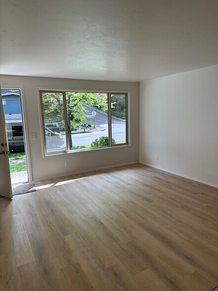 Building Photo - 735 E 43rd Ave