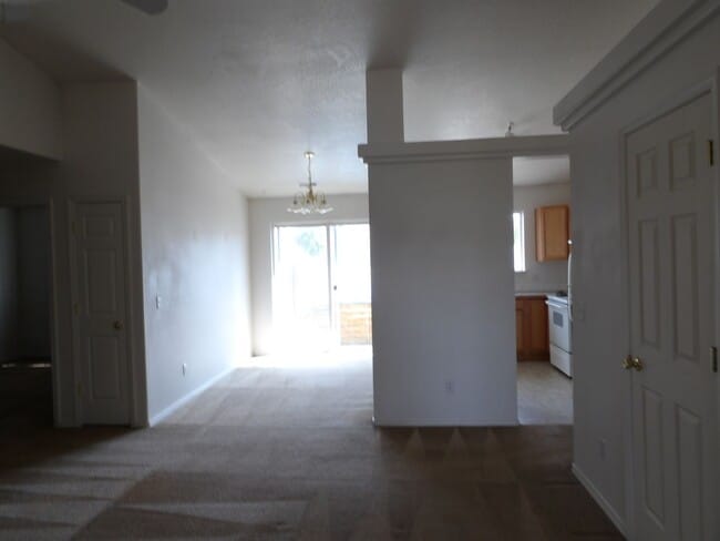 Building Photo - Home in the Landings!