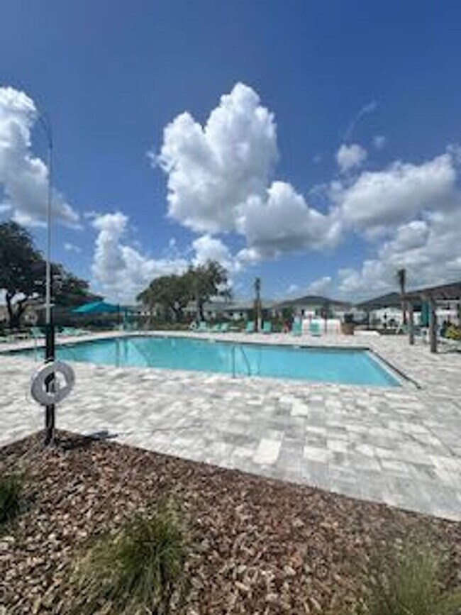 Building Photo - Beautiful New Energy Efficient 4/2 Close t...