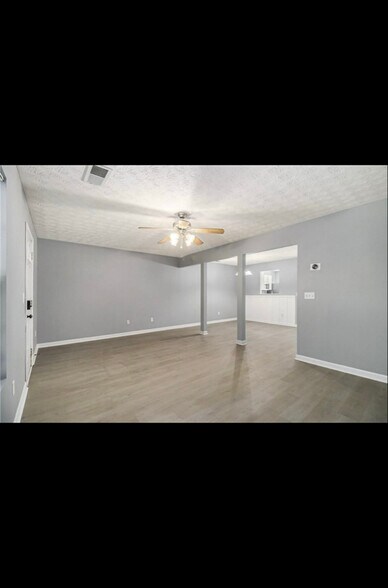 Building Photo - 2418 Piering Dr