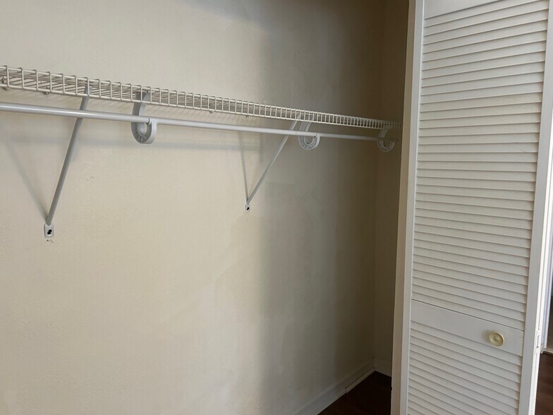 Building Photo - 2190 SE 5th St