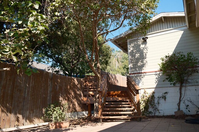 Building Photo - Serene 3bed /2 Bath Craftsman in Heart of ...