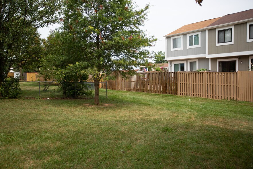 Building Photo - 15 Sugarland Square Ct
