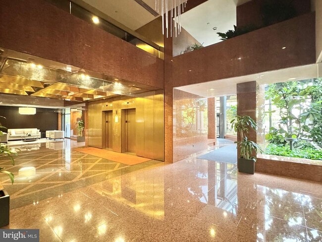Building Photo - 1530 Key Blvd