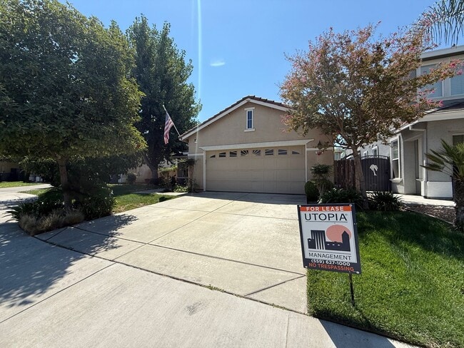 Primary Photo - Single-story 3 bedroom, 2 bathroom, plus o...