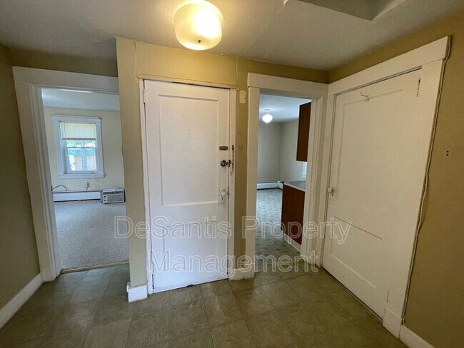 Building Photo - 2473 Wildwood Rd
