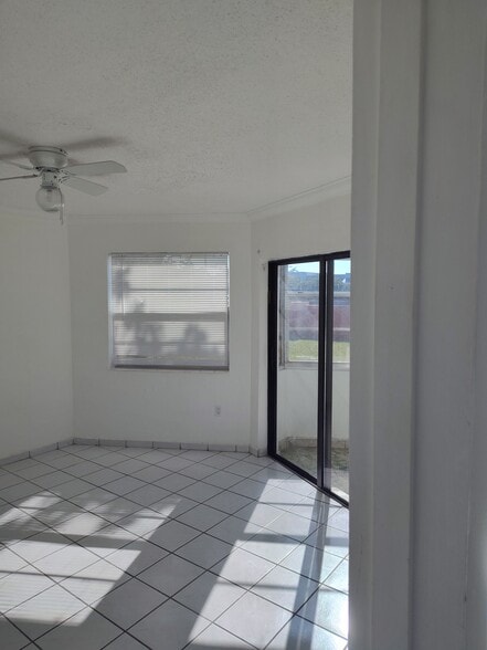 Building Photo - 1605 NE 185th St