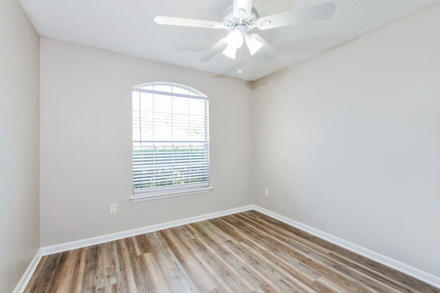 Building Photo - 1371 Summerbrook Dr