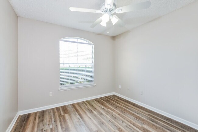 Building Photo - 1371 Summerbrook Dr
